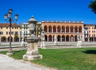 İtalya 'nın Padua kentindeki ünlü Prato della Valle manzarası