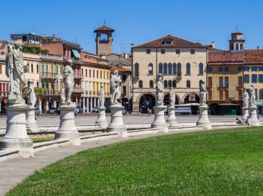 İtalya 'nın Padua kentindeki ünlü Prato della Valle manzarası