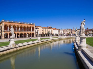 İtalya 'nın Padua kentindeki ünlü Prato della Valle manzarası