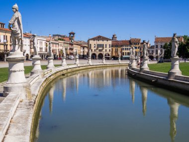 İtalya 'nın Padua kentindeki ünlü Prato della Valle manzarası