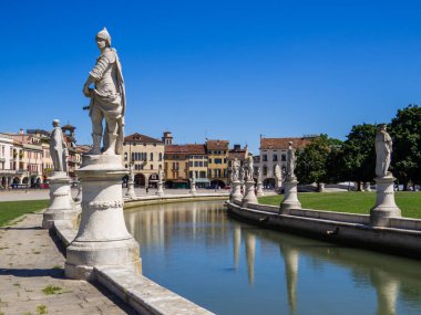 İtalya 'nın Padua kentindeki ünlü Prato della Valle manzarası