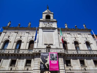 Padua, İtalya - 9 Temmuz 2025: Eski kasabadaki Palazzo Moroni manzarası.