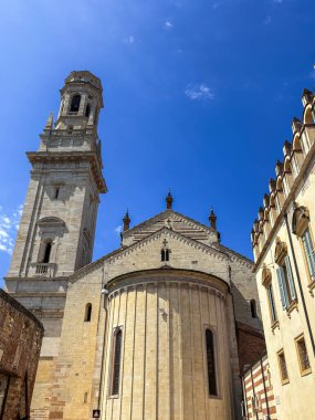 Santa Maria Matricolare Katedrali, Duomo di Verona olarak da bilinir. Verona, İtalya 'da