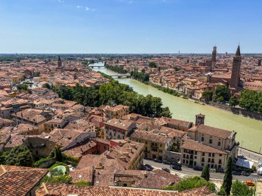 San Pietro Kalesi 'nin tepesinden panoramik manzara. Verona, İtalya 'da