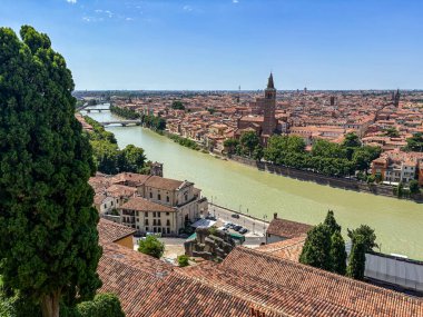 San Pietro Kalesi 'nin tepesinden panoramik manzara. Verona, İtalya 'da