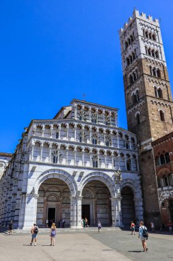 Lucca, İtalya - 11 Temmuz 2025: San Martino Duomo olarak da bilinen Lucca Duomo 'nun görüntüsü.