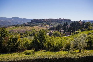 İtalya 'daki eski Orvieto kasabasının panoramik manzarası