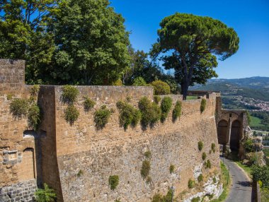 İtalya 'nın Orvieto kentindeki Rocca Albornoziana ortaçağ kalesinin manzarası