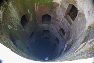 Orvieto, İtalya 'da Aziz Patrick Kuyusu (İtalyanca: Pozzo di San Patrizio) manzarası