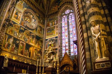 Orvieto Katedrali 'nin içini görmek (İtalyanca: Duomo di Orvieto). Orvieto, İtalya 'da