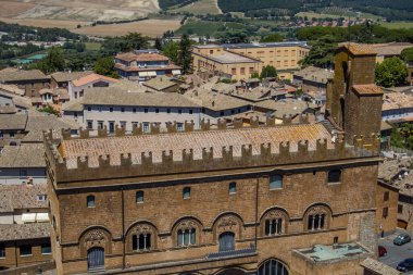 İtalya, Orvieto 'daki Palazzo del Capitano del Popolo' nun hava manzarası.