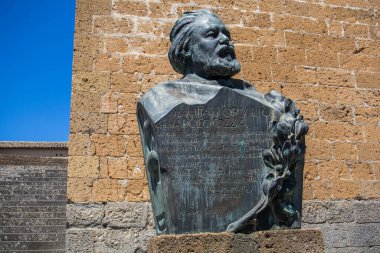 İtalya 'nın Orvieto kentindeki Adolfo Cozza Anıtı manzarası