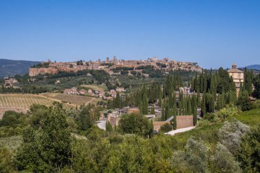 İtalya 'daki eski Orvieto kasabasının panoramik manzarası