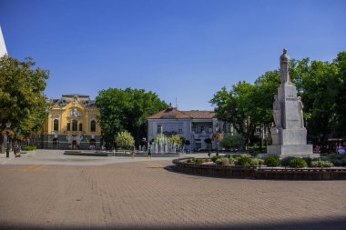 Subotica, Sırbistan - 13 Ağustos 2025: Özgürlük Meydanı 'ndaki Jovan Nenad anıtının görüntüsü (Trg Slobode).
