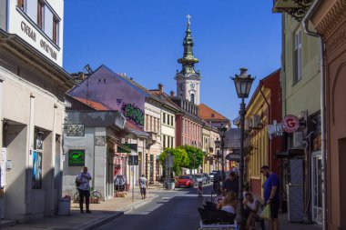 Novi Sad, Sırbistan - 14 Ağustos 2025: Eski kentteki Picturesque Caddesi.
