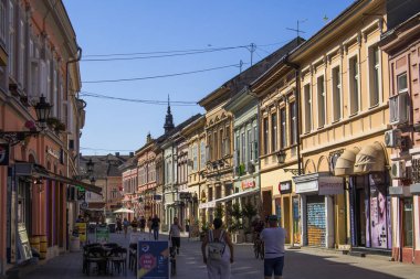 Novi Sad, Sırbistan - 14 Ağustos 2025: Dunavska caddesi, şehrin ana caddesi.