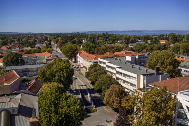 Siofok ve Balaton Gölü 'nün havadan görünüşü