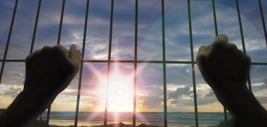 El mahkum, özgürlük, arka planda günbatımı istiyorum