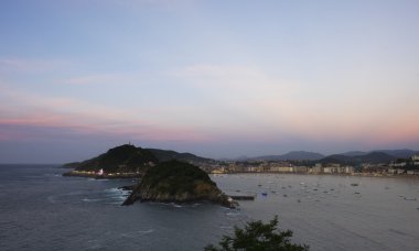 Sunrise plajda Ondarreta, Donostia şehir
