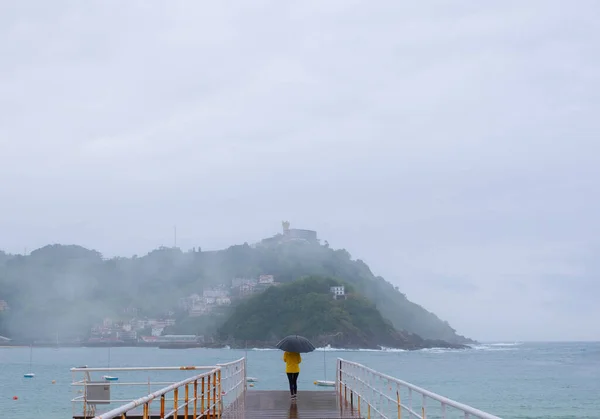 Woman Rain Jetty City Donostia San Sebastian Euskadi — Stock Photo, Image