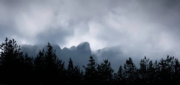 Nuvens Sobre Parque Natural Aiako Harriak Euskadi — Fotografia de Stock