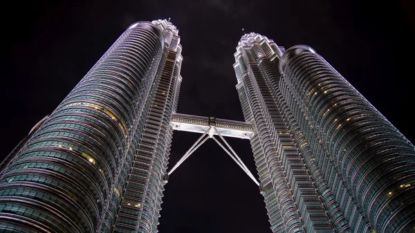 Petronas-Türme (Kuala Lumpur, Malaysia) bei Nacht — Stockfoto