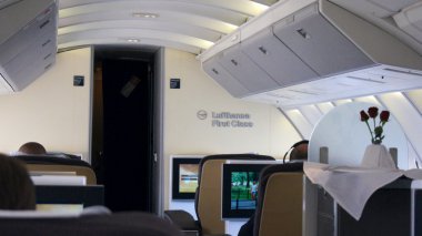 Frankfurt - Eylül 2014: birinci sınıf kabin Boeing 747-400