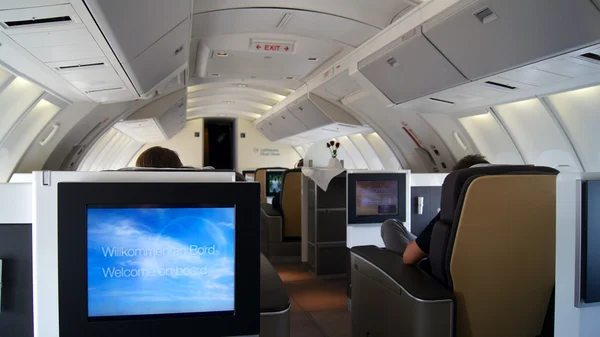 Frankfurt - wrzesień 2014: pierwszej klasy kabiny samolotu Boeing 747-400 — Zdjęcie stockowe