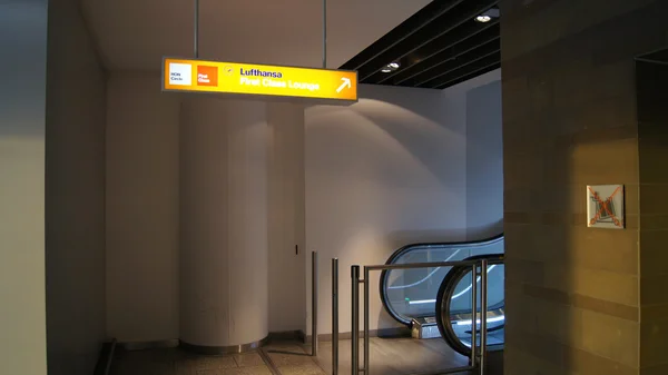 Lufthansa First Class Lounge entrance Frankfurt — Stock Photo, Image