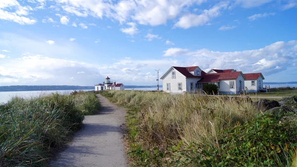 Seattle, Washingotn - September 2014: West Point Lighthouse. Det lades till det nationella registret över historiska platser i 1977. Blev automatiserad 1985, den sista stationen i Washington do så. — Stockfoto