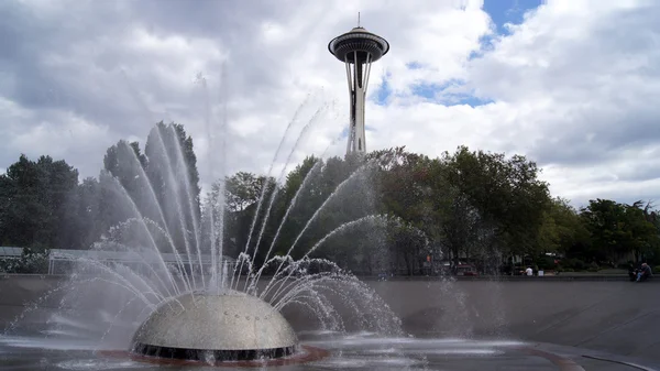 Seattle, Washington, ABD - Eylül 2014 Uluslararası Çeşme ve Space Needle