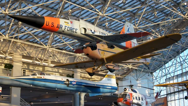 SEATTLE, ESTADO DE WASHINGTON, EE.UU. - 10 DE OCTUBRE DE 2014: El Museo del Vuelo es la mayor colección privada de aire y espacio del mundo . —  Fotos de Stock