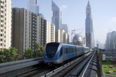 DUBAI, BİRLİK ARAB EMIRATES - 19 Haziran 2019: Şehir silueti olan Metro Dubai treni Şeyh Zayed yoluna ulaşan istasyonun arkasında.