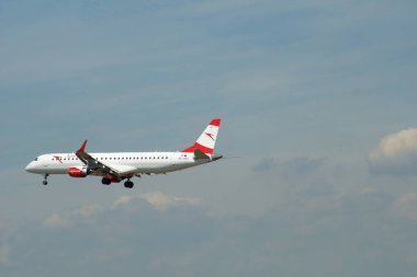 FRANKFURT, GERMANY - 09 JUL, 2017: Avusturya Havayolları Star Alliance Embraer 195 Frankfurt Uluslararası Havaalanına indi