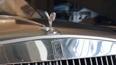 MUNICH, Almanya - 12 OCT 2015: BMW-Welt Münih 'te Rolls-Royce lüks araba, BMW otomobil markasının dağıtım ve deneyim merkezi