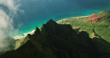 güzel dağlar ve okyanus