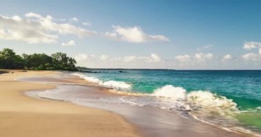 Hawaii plajda tünelleri