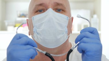 Doktor Görüntü Maskesi, Koruyucu Eldiven ve Stetoskop Kullanımı