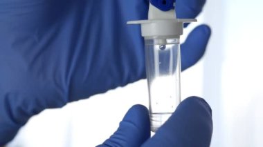 Hastanedeki Doktor Tıbbi Perfüzyonu Doğruladı Ağır Çekimde Anestezi Kanalı 'ndaki Anestezik Damlamayı Kontrol Et.