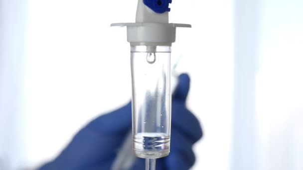 A Perfusion Dripping and a Doctor Preparing a Syringe with Vaccine, Blurred in Background. — Stok Video