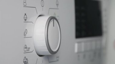 Çekimi El ile Kapat Ön Panel Düğmesini Döndür, Çamaşır Makinesini Aç.