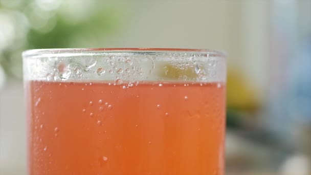 Sartén Con Vaso Con Bebida Naranjas Frías Dulces Aciduladas Refrescantes — Vídeo de stock