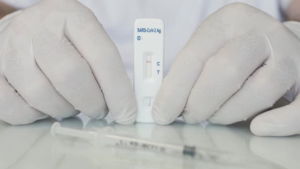 Tir Avec Médecin Garder Main Test Rapide Coronavirus Test Sars — Video