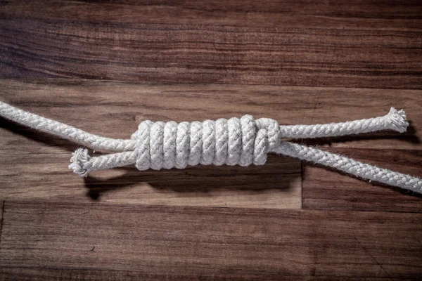 Çift Kişilik Fisherman's Bend beyaz bir ip ile