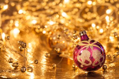 Noel top altın plaka üzerinde