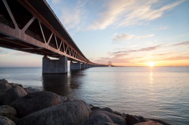 Gün batımında Öresund Köprüsü