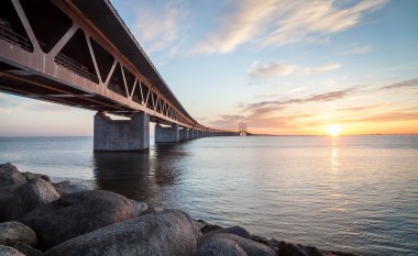 Gün batımında Öresund Köprüsü