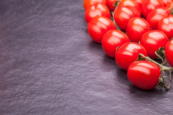 taş tabakta domates