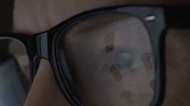 Web alışveriş yansıtıyordu gözlük