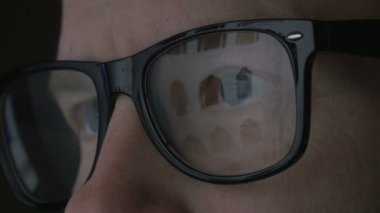 Web alışveriş yansıtıyordu gözlük